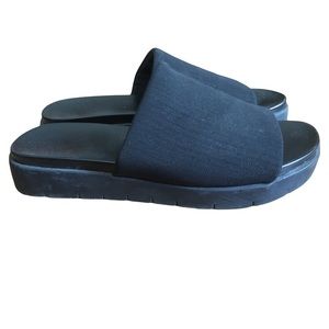 Black 90’s slides - size 8